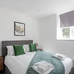 Modern 1 Bedroom Apartment