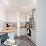 Modern 1 Bedroom *