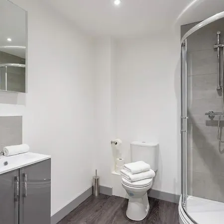 Modern 1 Bedroom *