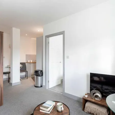Apartment Modern 1 Bedroom *